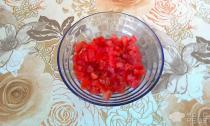 Рецепт: Лаваш с брынзой и помидорами - Рецепт из домашнего лаваша в духовке Рулеты из лаваша с брынзой и помидорами